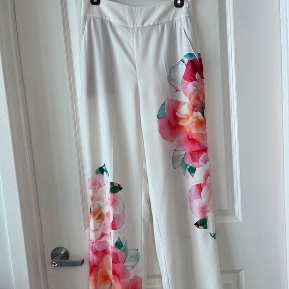 Marciano White Floral Wide-Leg Dress Pants – Size 6